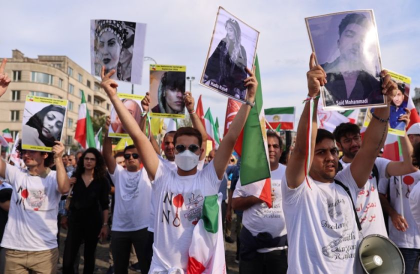 Detienen en Irán al padre de Mahsa Amini para que no conmemore la muerte de su hija