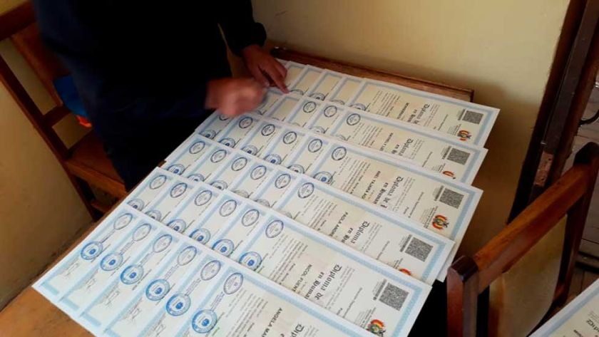 Fecha de bono al bachiller destacado definirá inicio de promociones escolares