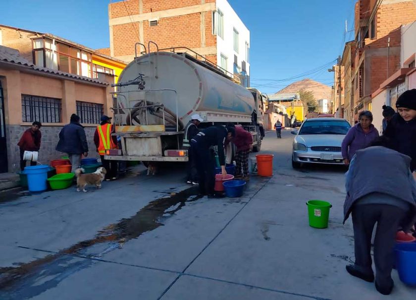 Vecinos de zonas altas se quejan porque recibirían agua cada cinco días