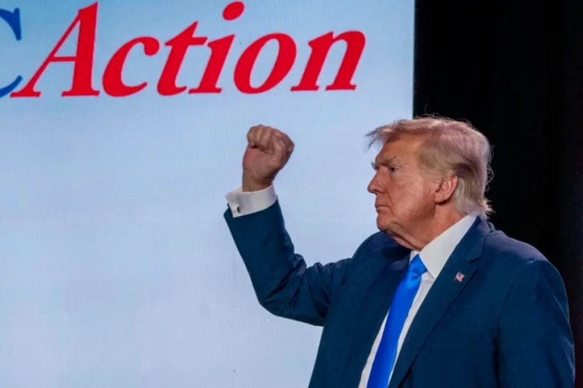 Trump dice en un acto de campaña que quiere comprarse una pistola