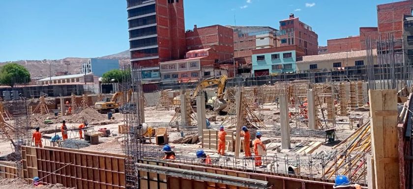 Obras del nuevo mercado  Chuquimia avanzaron 16%
