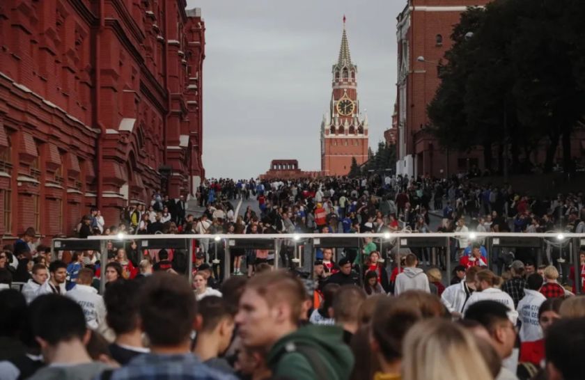 Rusia celebra la anexión de regiones donde sus tropas intentan frenar el avance de Ucrania