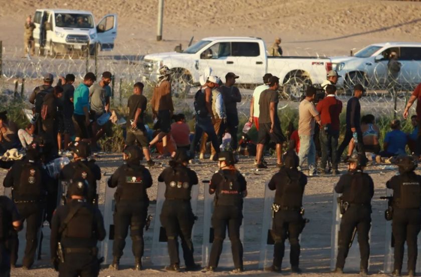 Un operativo en el norte de México orilla a 2.000 migrantes al fronterizo río Bravo