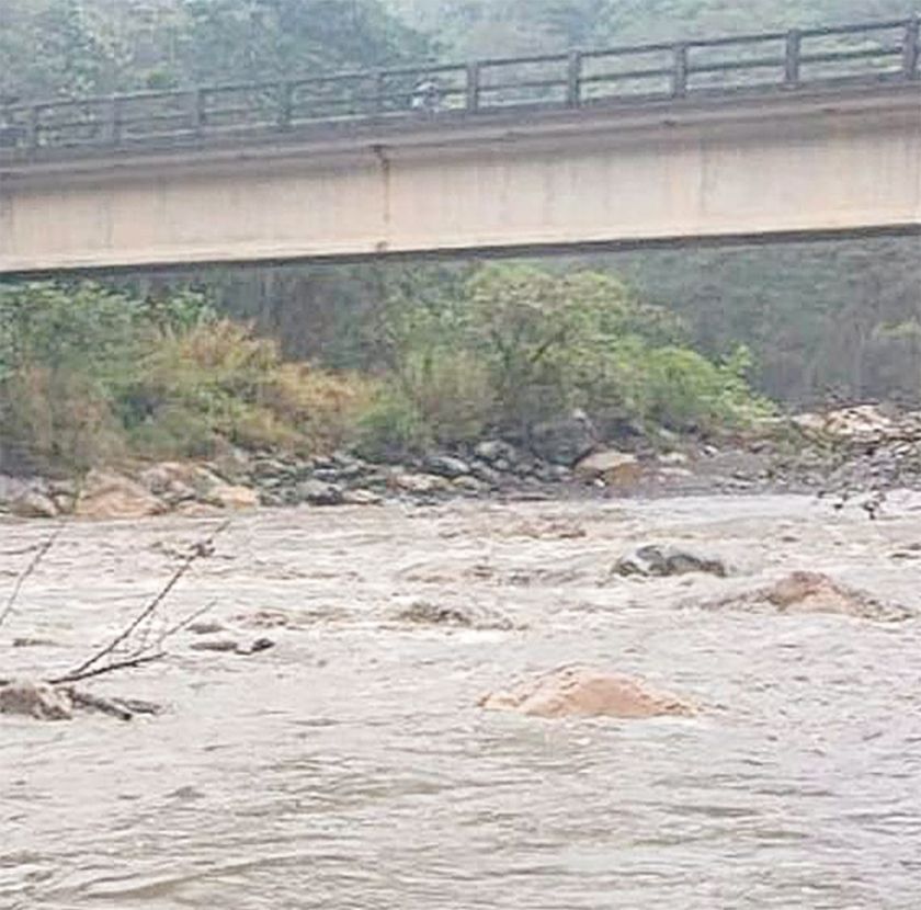 Muere un turista y otros dos están desaparecidos