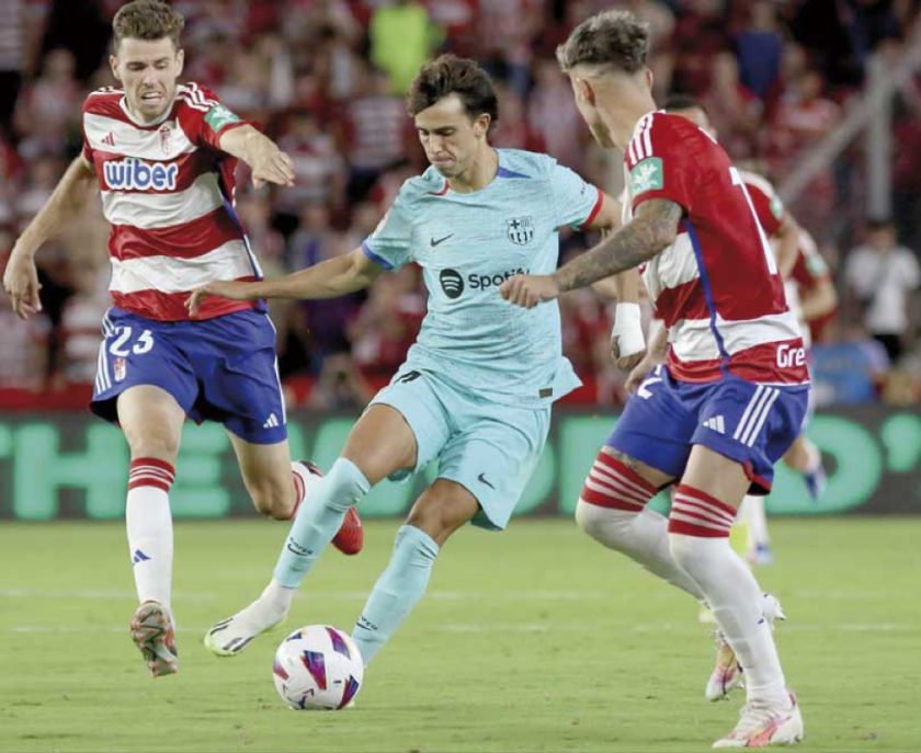 Barça se atasca en Granada  y Atlético escala en la tabla