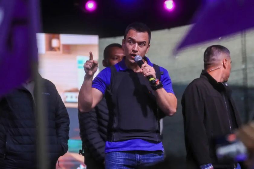 Con chalecos antibalas y escoltas militares, Ecuador enfrenta sus elecciones más violentas