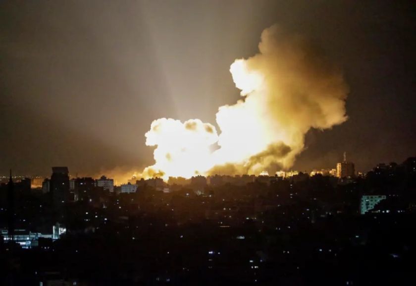Israel realiza de madrugada casi un centenar de ataques aéreos contra Hamás en Gaza