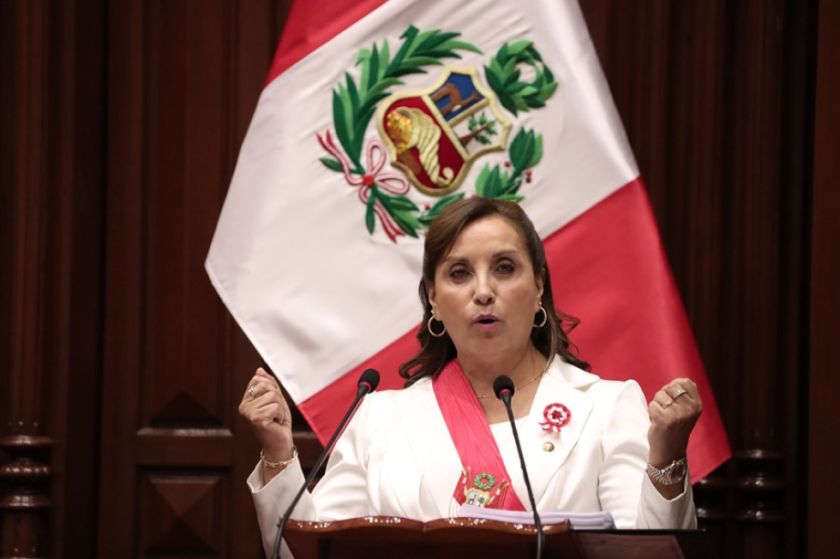 Congresistas opositores presentan una moción de destitución de la presidenta de Perú
