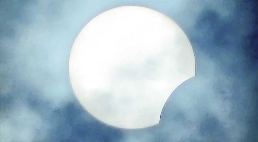 El eclipse solar anular  atravesó el continente 