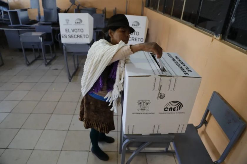 Ecuador va a las urnas para la elección presidencial entre Luisa González y Daniel Noboa