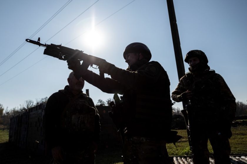 Ucrania ataca dos aeródromos rusos en Lugansk y Berdiansk y repele una ofensiva en Donetsk