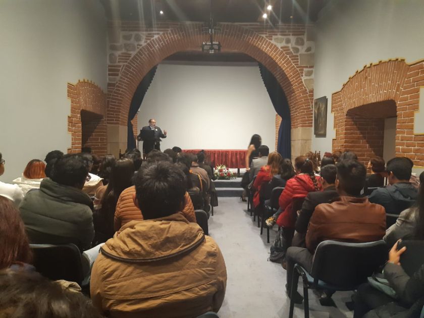 Convención de historiadores convoca a gran cantidad de gente en conferencias