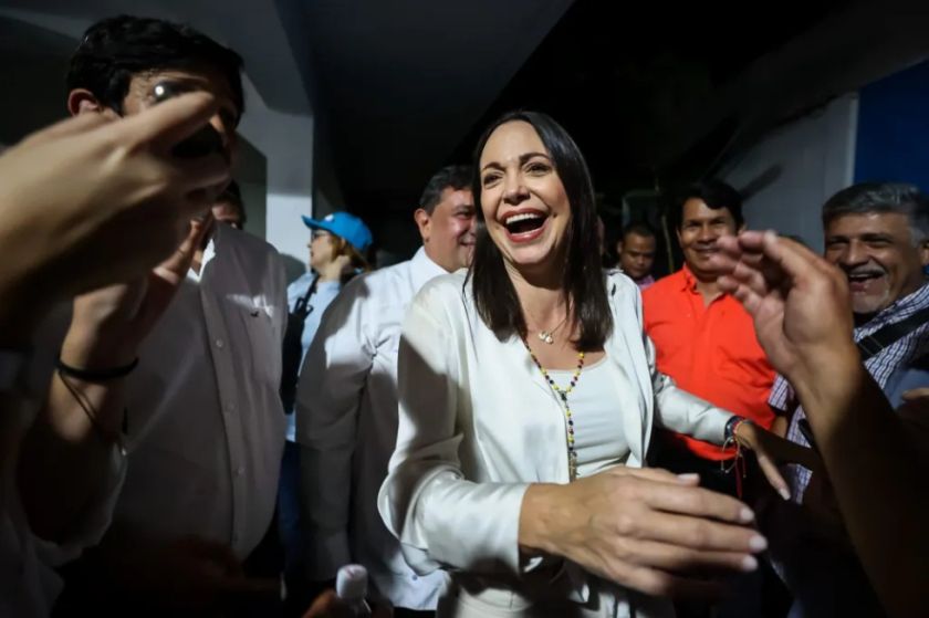 María Corina Machado se compromete a sacar a Maduro del poder tras arrasar en las primarias opositoras