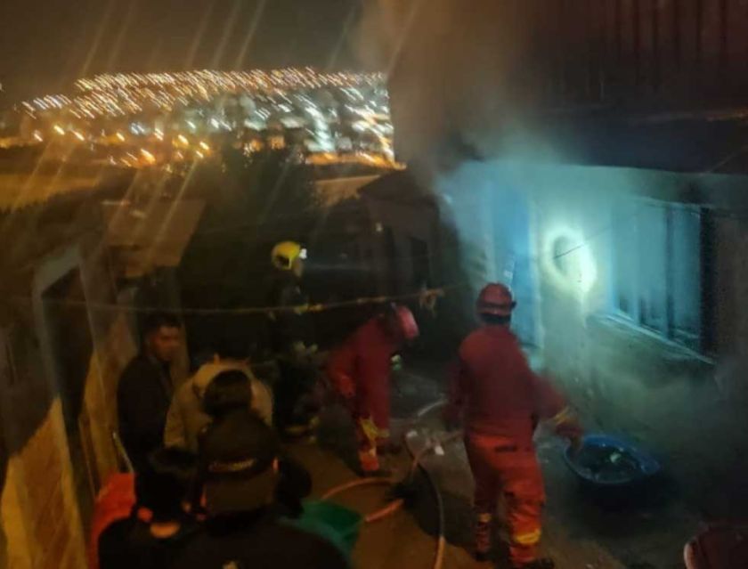 Personal de Bomberos sofoca incendio en una vivienda