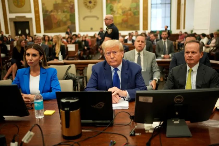 Trump abandona el tribunal tras otra negativa del juez a desestimar el juicio por fraude