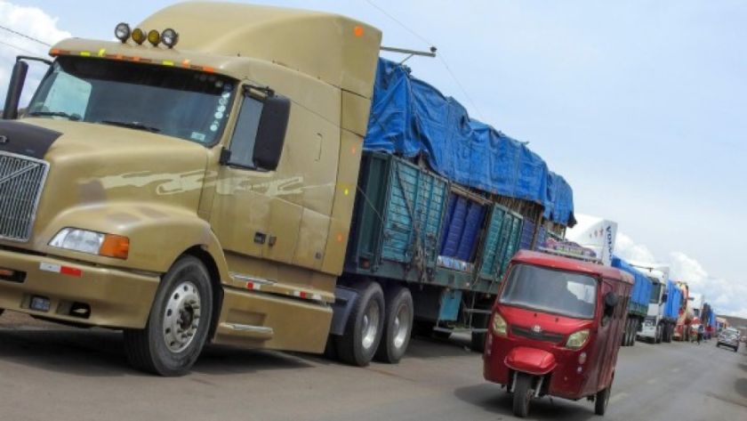 Gobierno revela que el combustible que se usa en el país es más contaminante que el de Perú