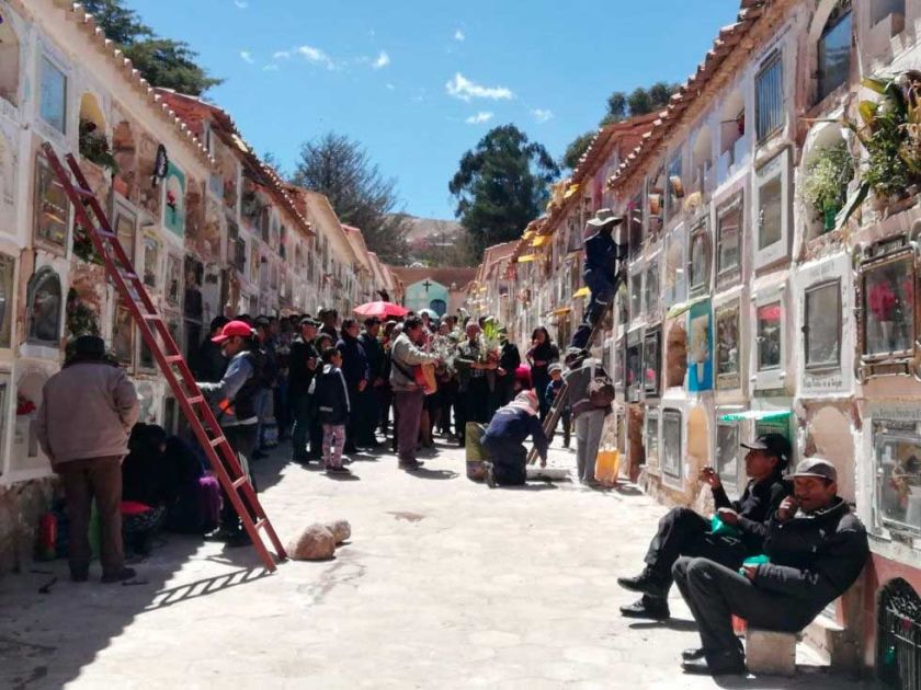 Garantizan suministro de agua en el cementerio por Todos Santos