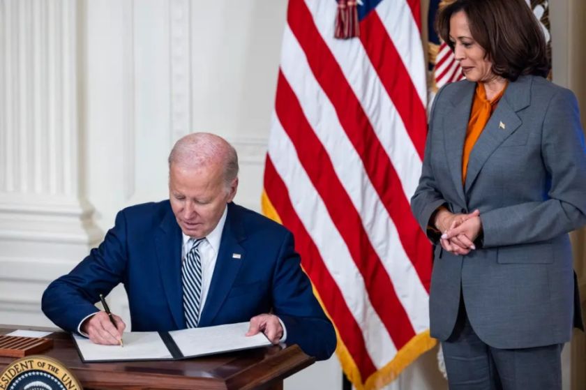 Biden firma una orden ejecutiva para controlar el desarrollo de la inteligencia artificial