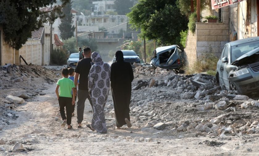 Varias tandas de palestinos con pasaporte extranjero salen de Gaza a Egipto