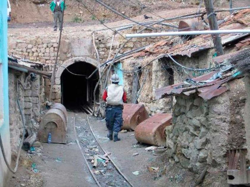 La productividad laboral en mineras privadas supera 14 veces rendimiento en cooperativas