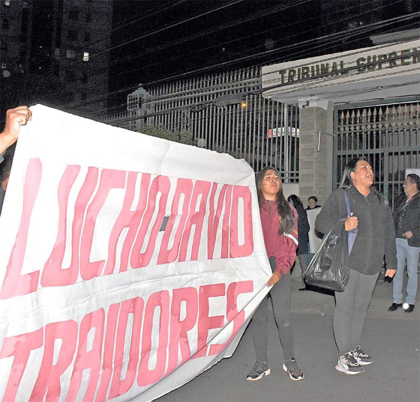 Anulan Congreso de Lauca Ñ y “evistas” activan protestas
