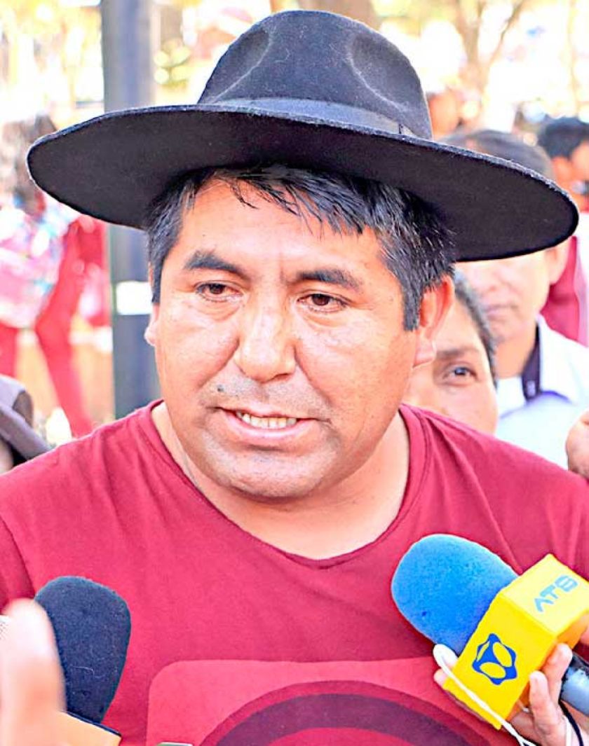 Seña: “Sería un error querer convulsionar”