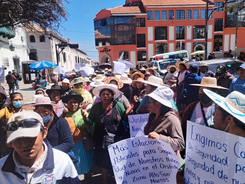 Vecinos marchan demandando castración para los violadores