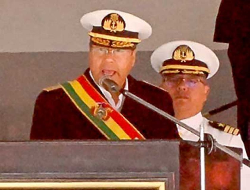 Arce pide a Armada proteger recursos