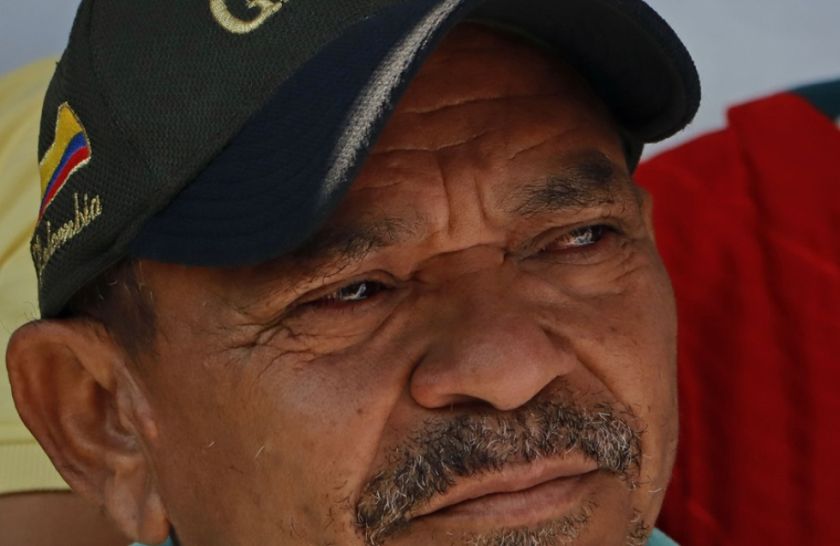 El padre de Luis Díaz regresa a su casa, aclamado por la gente de su pueblo