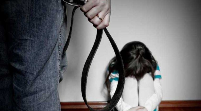 Rescatan a niña que fue agredida por su mamá