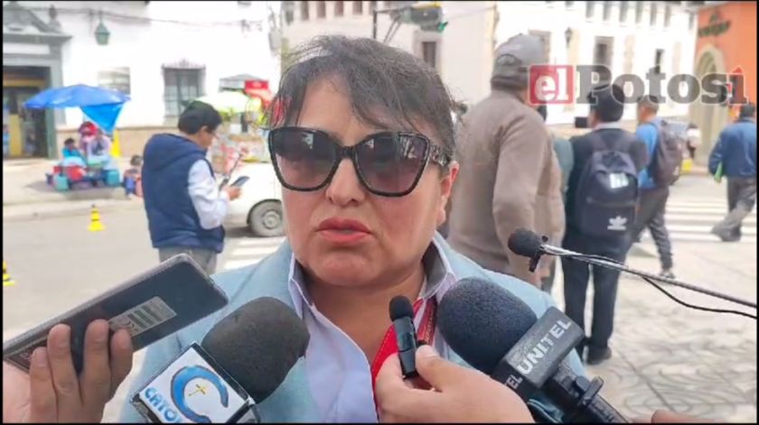 Rescatan a tres menores viviendo en hacinamiento, su mamá es bebedora