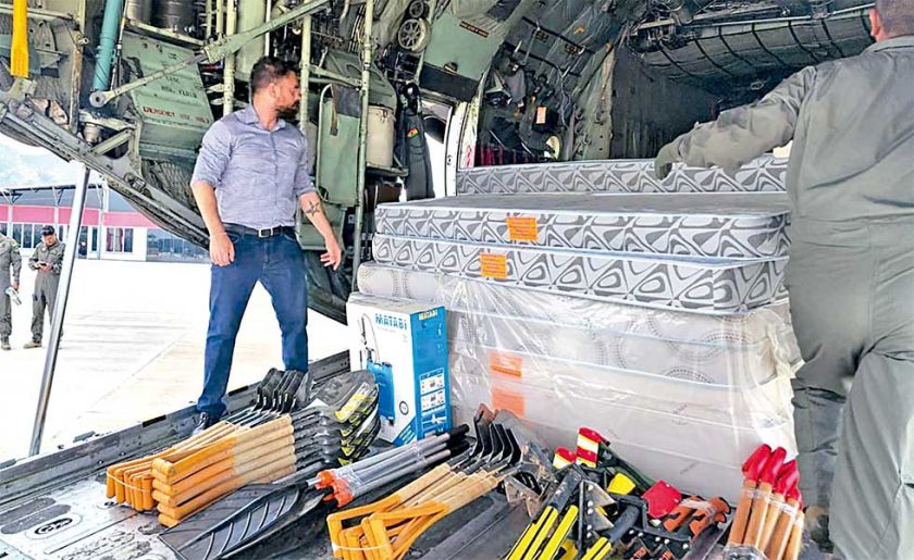 El Gobierno desplaza personal  y equipos para sofocar incendios