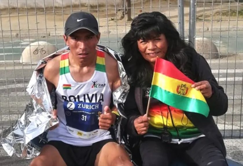 Garibay vuelve a entrenar con el Club Pie de Viento en Oruro
