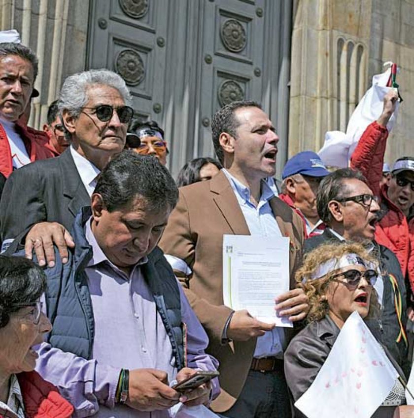 El Búnker solicita libros para ser partido político
