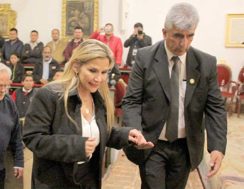 Abogados ven contradicciones  de la Fiscalía en juicios a Áñez