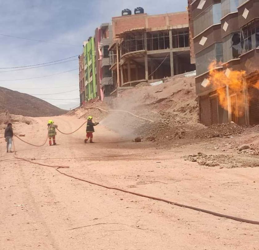 Una casa ardió en la zona Las Rosas