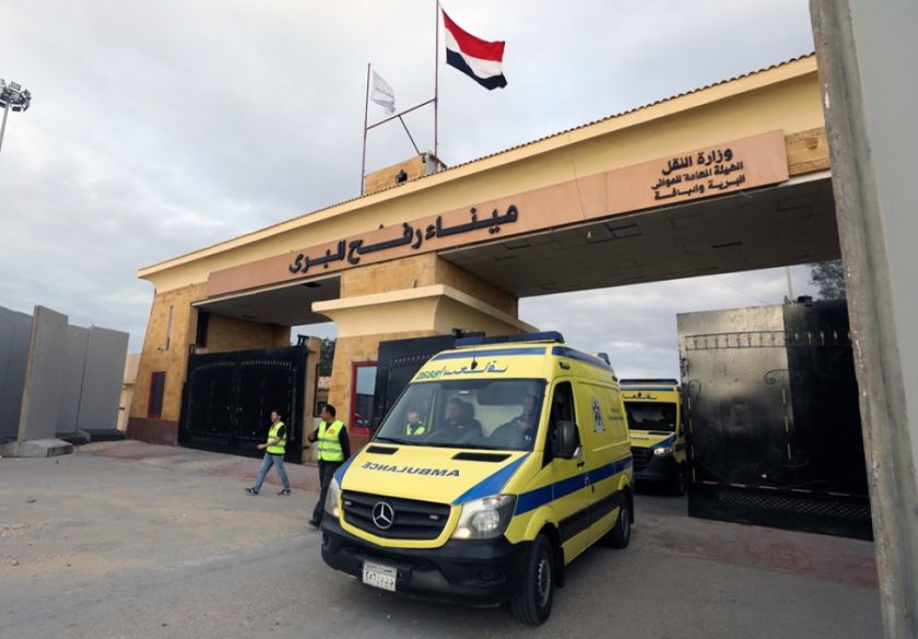 Egipto recibe a 28 de los 31 bebés prematuros evacuados del hospital al Shifa de Gaza