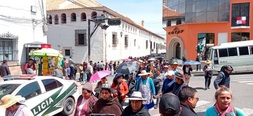Cuatro conflictos sociales causan dificultades en la ciudad de Potosí