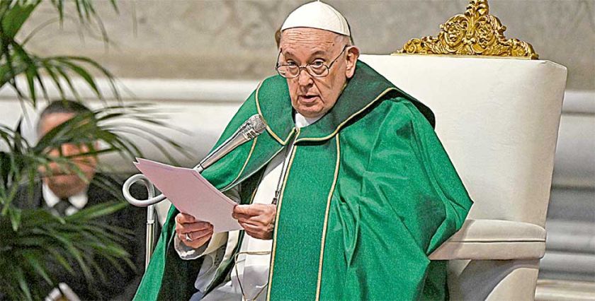 Francisco llamó a Milei y este lo invitó a Argentina