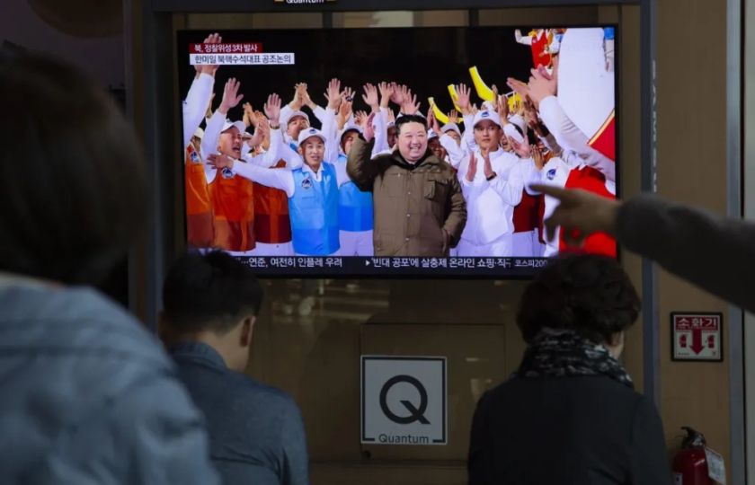 Corea del Norte dice que su satélite está en órbita y Seúl responde cancelando un pacto militar