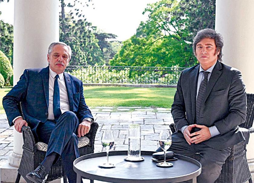 Argentina: Sube dólar el primer día hábil tras triunfo de Milei