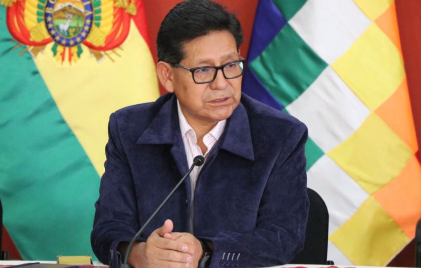 Ministro Pari declaró ante la Fiscalía para negar corrupción con su empresa familiar