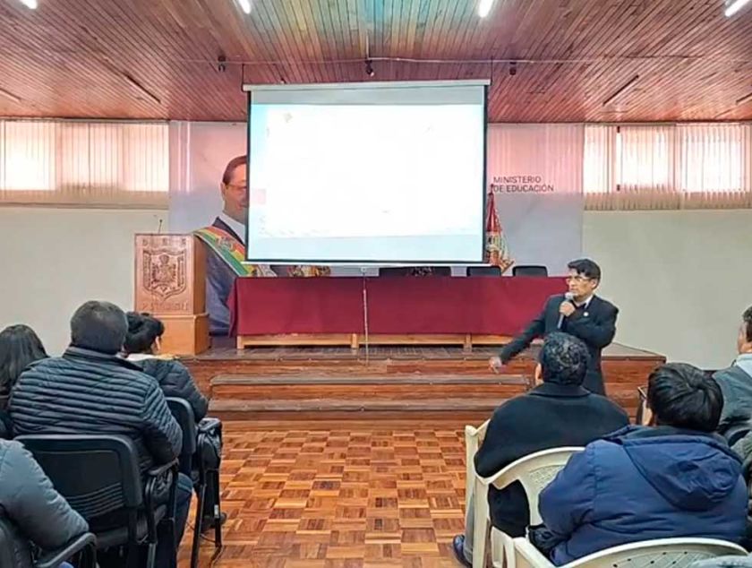 Reconstruyen la malla curricular en relación a la historia de Potosí