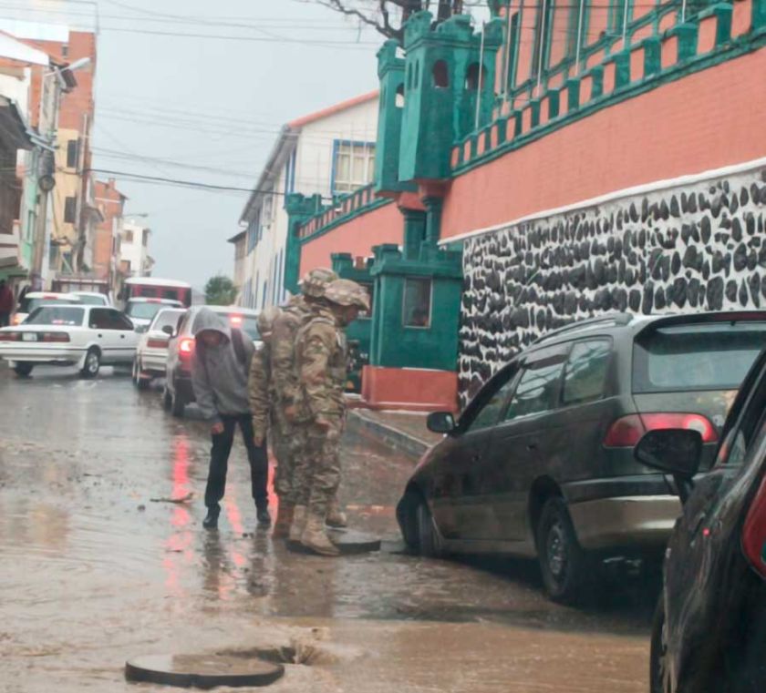La granizada causa anegamiento de seis infraestructuras en Potosí