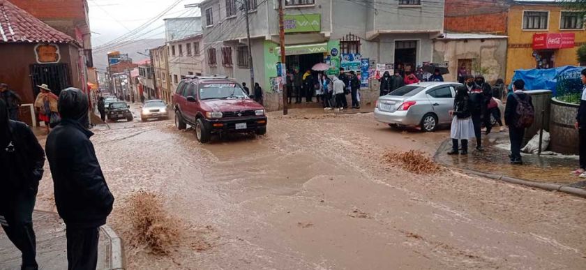 Colapsa alcantarillado tras fuerte  granizada en la ciudad de Potosí