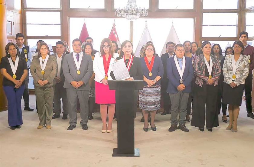 Perú: Fiscales se rebelan contra la Fiscal General