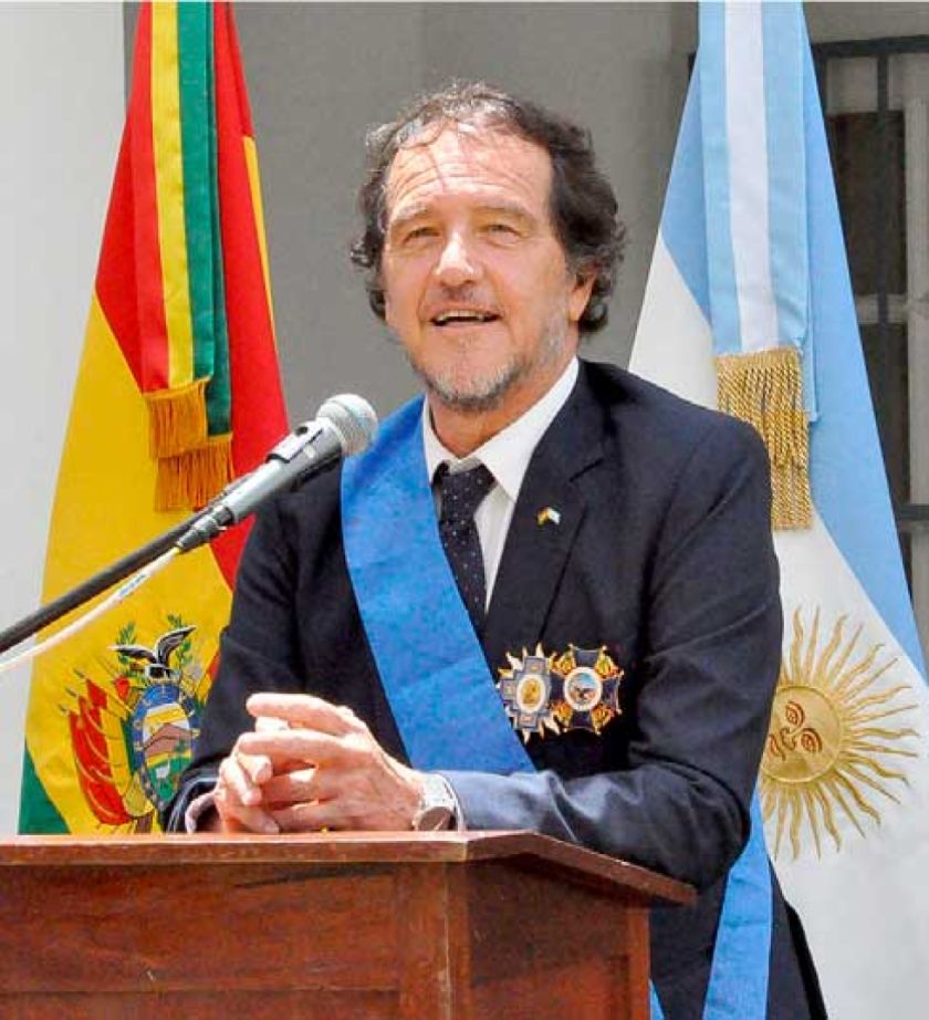 Gobierno distingue al embajador  argentino Basteiro