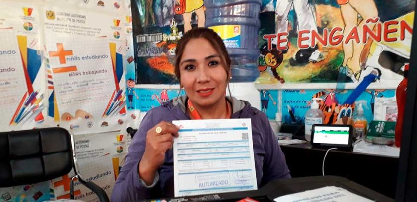Piden a familias cumplir con la autorización de viaje de menores de edad