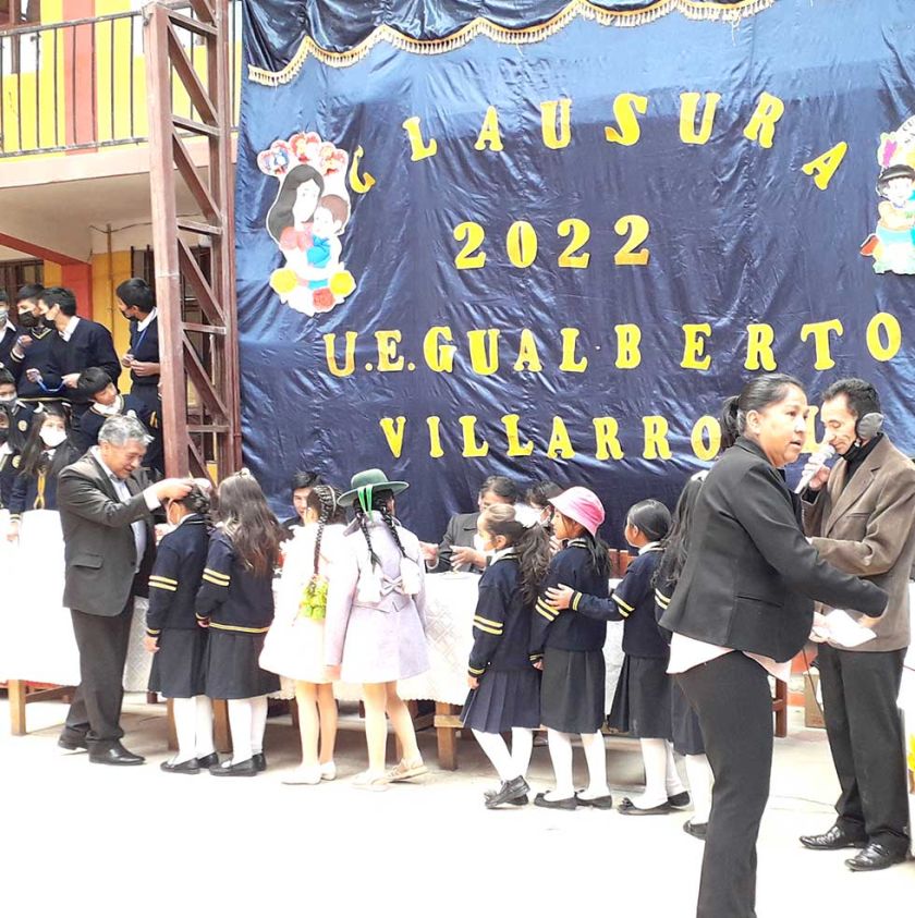 Todos los alumnos deben recibir sus libretas al cerrar el año