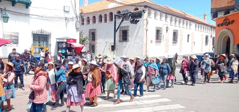 Vecinos inician resistencia activa al alza de tarifas del transporte